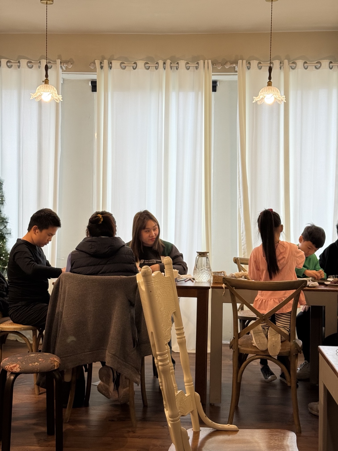 邦娜比堤二樓多人活動空間使用情境